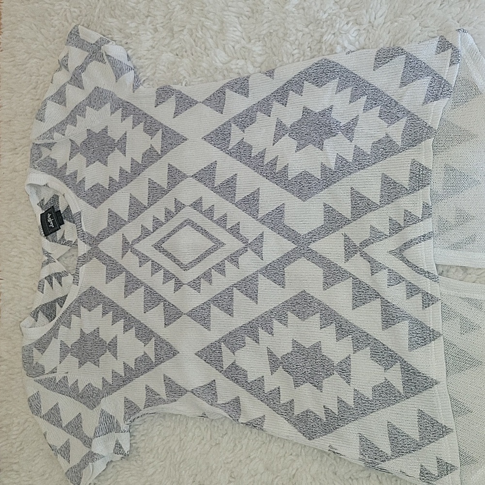 Daytrip Aztec design shirt. Size small